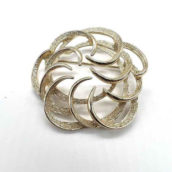 Vintage Sarah Coventry  Swirled  Gold Tone Textured 2.25" Brooch Pin - Picture 2 of 6